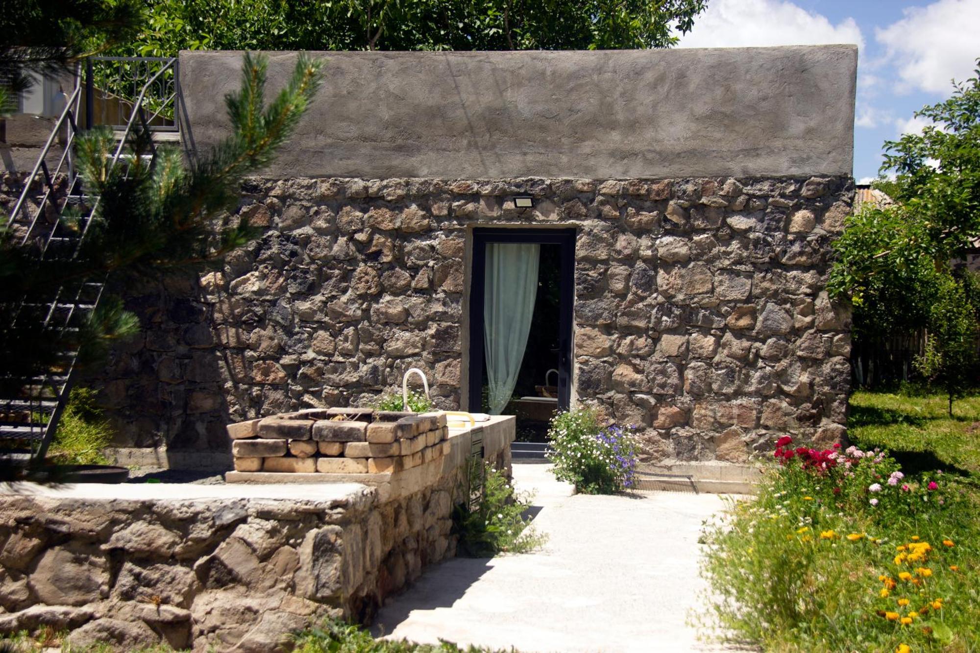 Zove Rural Cottage With Garden Views K'arashamb Exterior foto